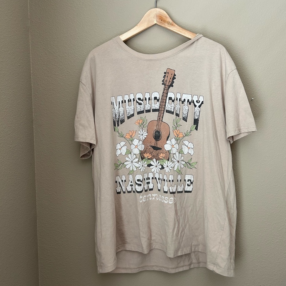 Time and Tru Beige Graphic T-Shirt